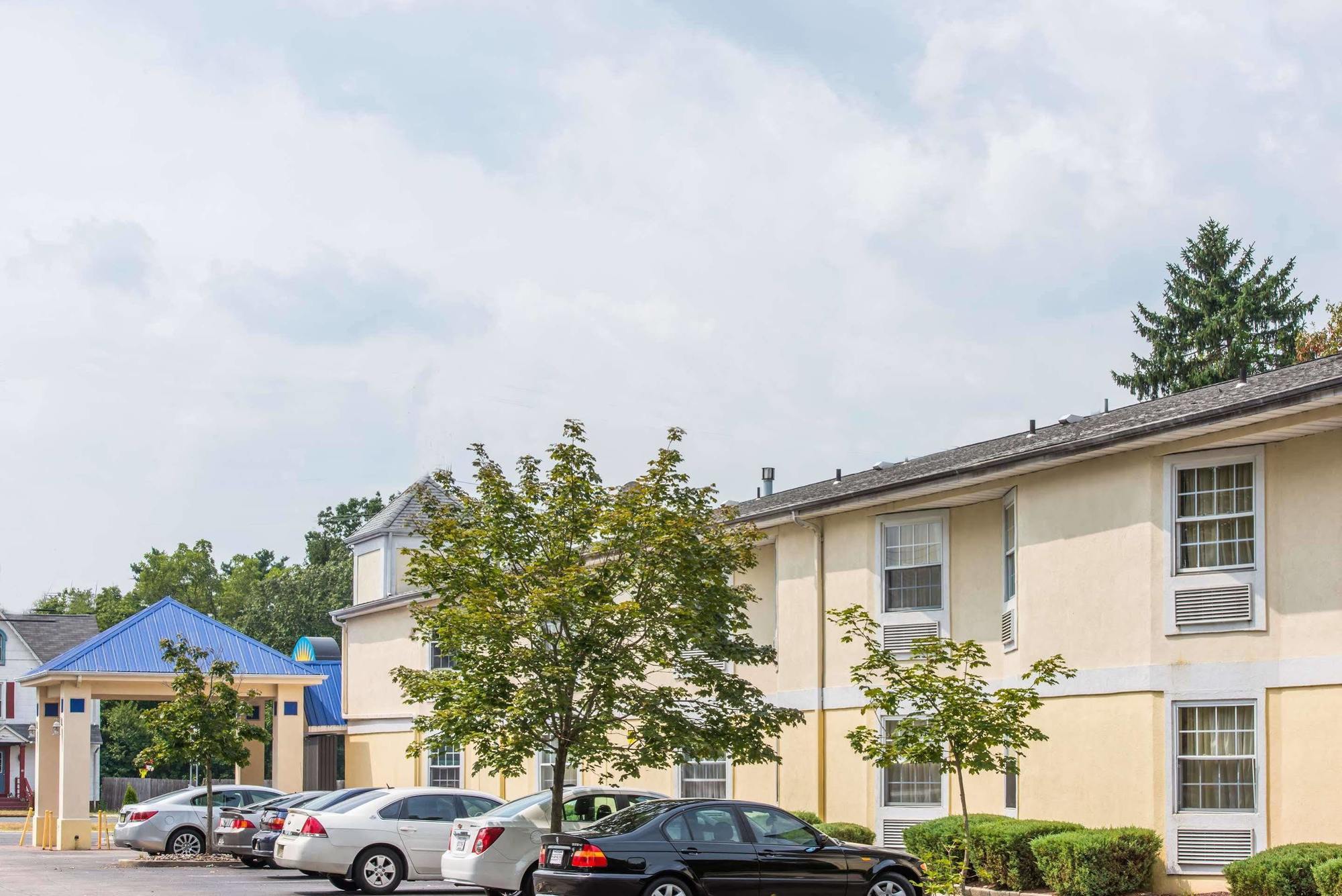 Days Inn By Wyndham Berlin Voorhees Exteriör bild